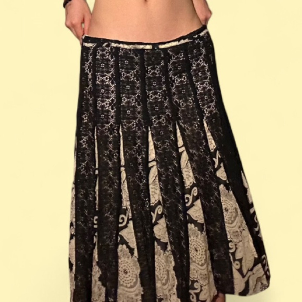 Vintage Y2K Bandolino Black Lace Pleated Midi Skirt
